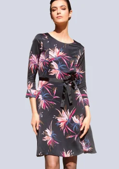Kleid mit Bindegürtel