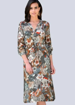 Kleid mit Bindegürtel