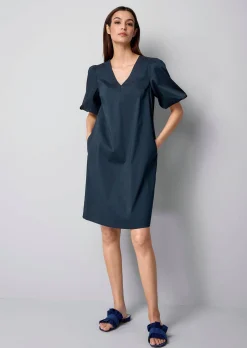 Kleid mit V-Ausschnitt