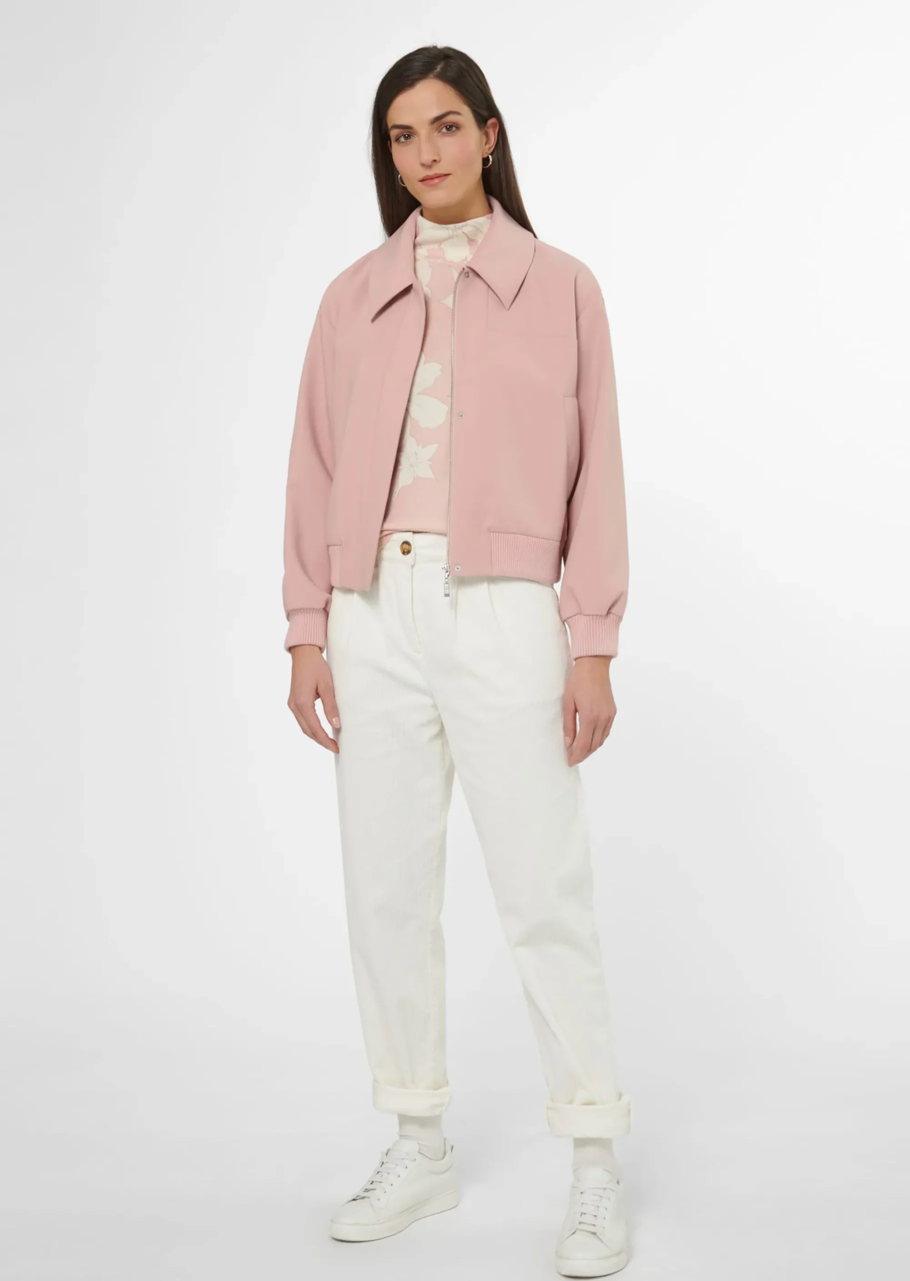 Kurz-Blouson mit Reißverschluss und Strickbündchen.
