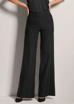 Schlupfhose in ausgestellter Form